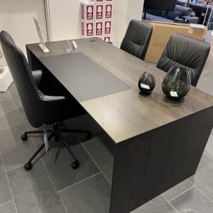 Diadesi U2 Oblique bureautafel